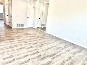 4549 Greenholme Dr, Unit 4 in Sacramento, CA - Building Photo - Building Photo