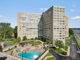 8900 E Jefferson Ave in Detroit, MI - Building Photo