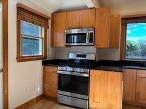 63 Pierrepont Rd in Newton, MA - Building Photo - Building Photo