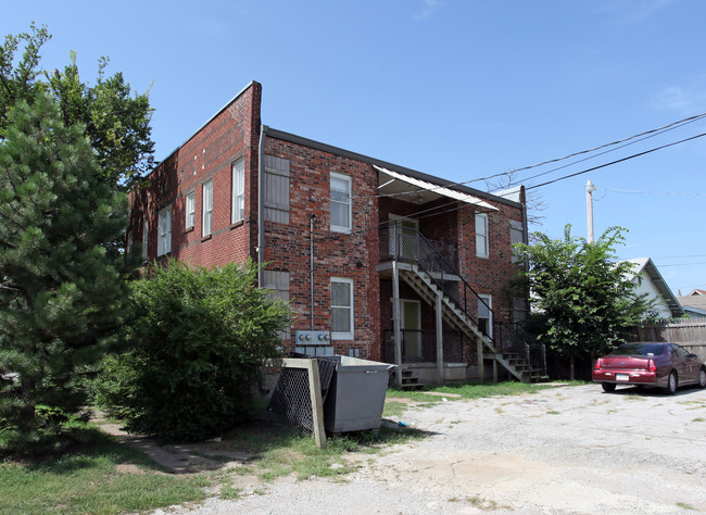 2027 E 2nd St in Tulsa, OK - Foto de edificio - Building Photo