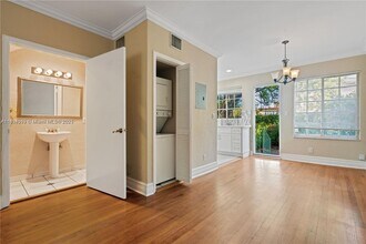 21 Madeira Ave in Coral Gables, FL - Building Photo - Building Photo