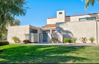 135 Desert W Dr in Rancho Mirage, CA - Building Photo - Building Photo