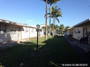 2220 Pierce St-Unit -2 in Hollywood, FL - Building Photo - Building Photo