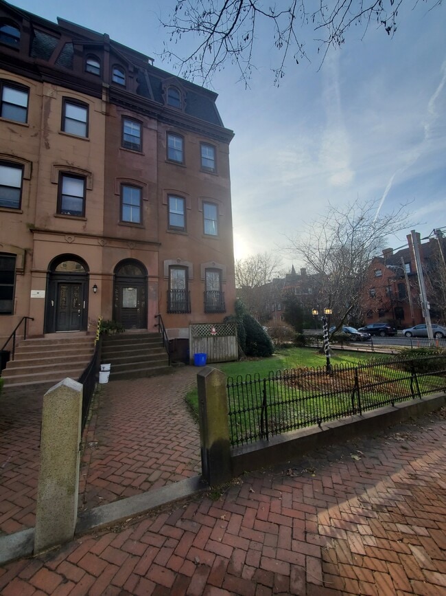 4116 Spruce St, Unit #1R
