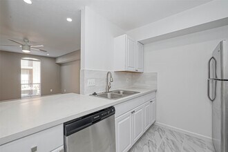 4645 Wild Indigo St in Houston, TX - Foto de edificio - Building Photo