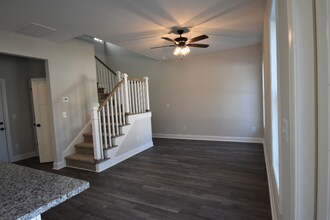 168 W Allen St in Four Oaks, NC - Foto de edificio - Building Photo