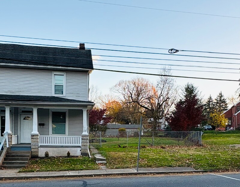 2319 Herr St in Harrisburg, PA - Building Photo