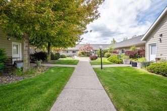 10700 Emily Dr in La Grande, OR - Building Photo - Building Photo