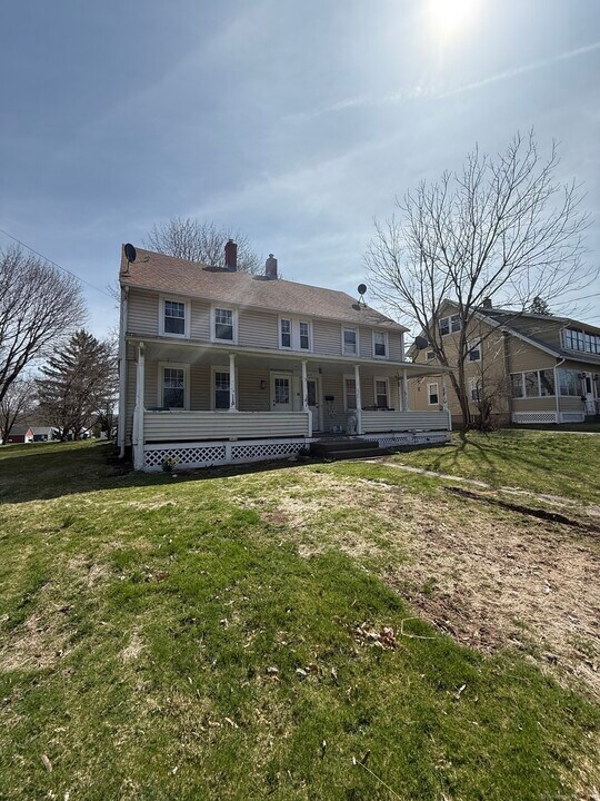 633 Main St in Portland, CT - Building Photo