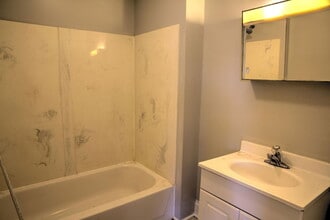 250 1/2 W 5th Ave in Columbus, OH - Building Photo - Building Photo