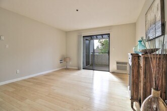 880 E Fremont Ave, Unit 110 in Sunnyvale, CA - Foto de edificio - Building Photo