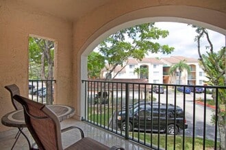 1715 Village Blvd, Unit 201 in West Palm Beach, FL - Foto de edificio - Building Photo