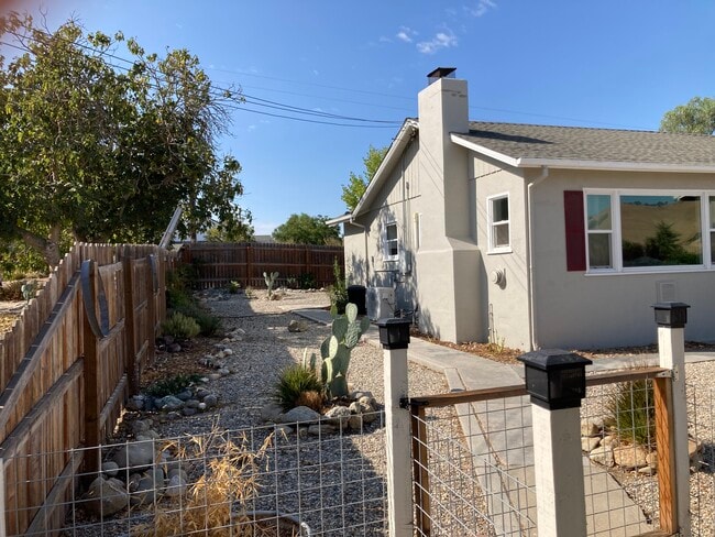 76955 Indian Valley Rd in San Miguel, CA - Foto de edificio - Building Photo