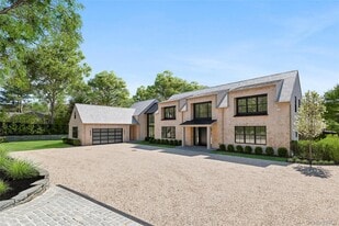 510 Abrahams Path in Amagansett, NY - Building Photo