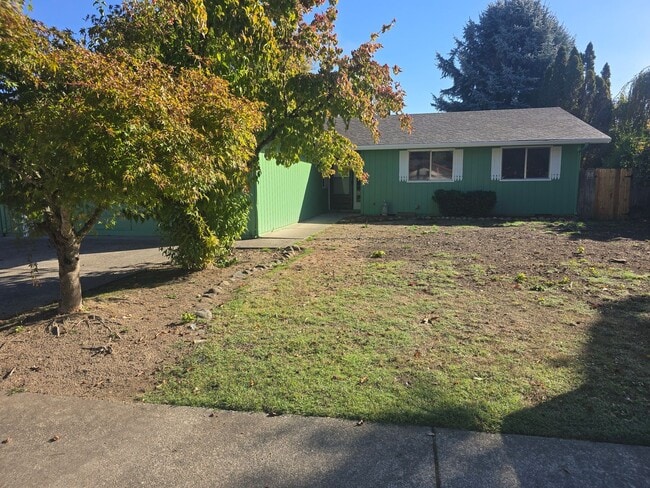 1205 SW Cottonwood St in Grants Pass, OR - Building Photo - Building Photo