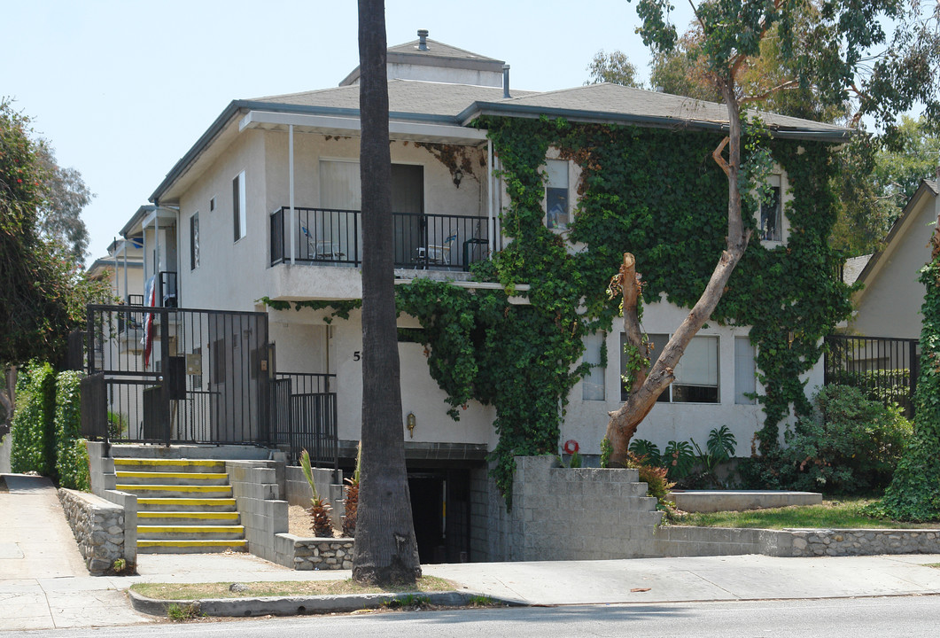 586 Washington Blvd in Pasadena, CA - Foto de edificio