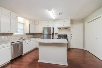 24715 Sorters Rd in Porter, TX - Building Photo - Building Photo