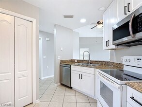 12151 Summergate Cir in Ft. Myers, FL - Building Photo - Building Photo