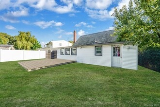 323 Martin Pl in Bethpage, NY - Building Photo - Building Photo
