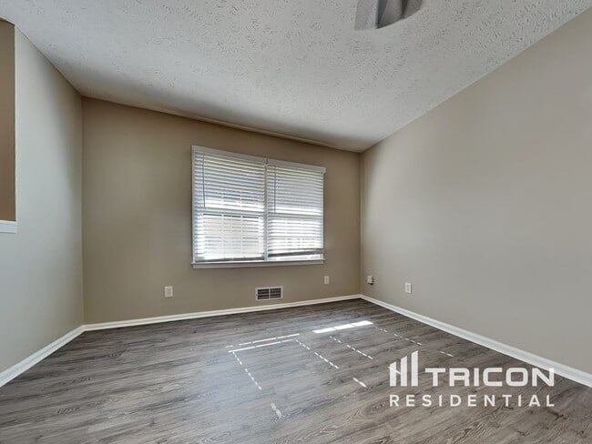 135 Victoria Dr in Ellenwood, GA - Building Photo - Building Photo