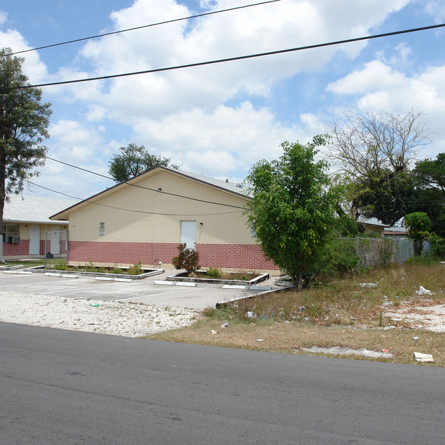 3811-3827 SW 12th Ct in Fort Lauderdale, FL - Building Photo - Building Photo