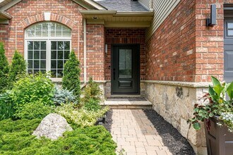 620 Sandcherry Dr in Burlington, ON - Building Photo - Building Photo