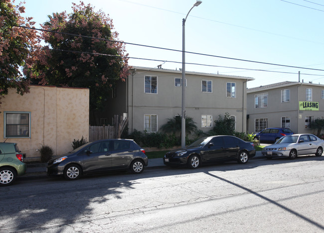 6858 De Longpre Ave in Los Angeles, CA - Building Photo - Building Photo