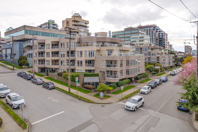 Galleria II in Vancouver, BC - Building Photo - Building Photo