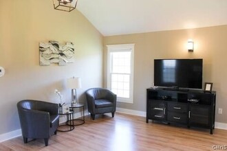 859 Crow Hill Rd in Skaneateles, NY - Building Photo - Building Photo