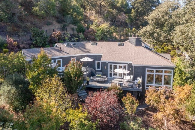 property at 5 Oak Forest Ct