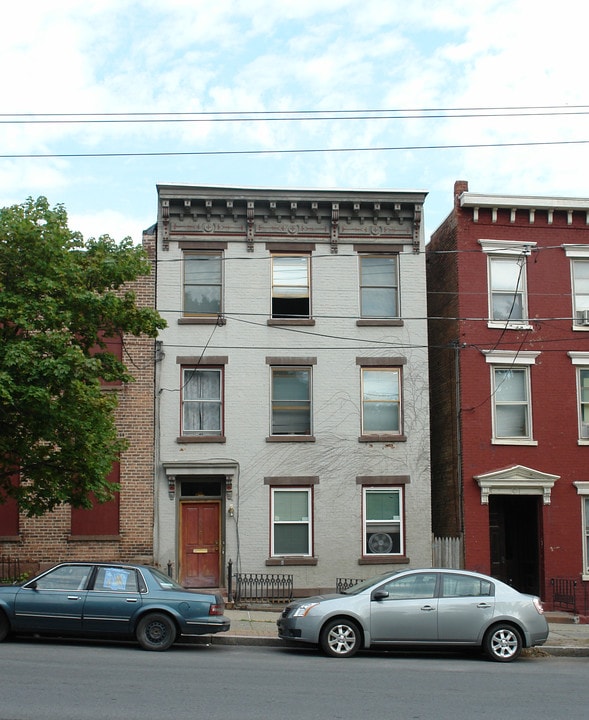 37 Ten Broeck St in Albany, NY - Building Photo