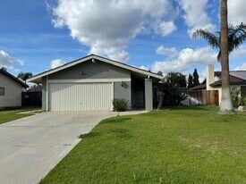 6104 Chicory Dr in Bakersfield, CA - Building Photo