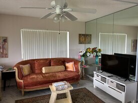 326 Andover E in West Palm Beach, FL - Building Photo