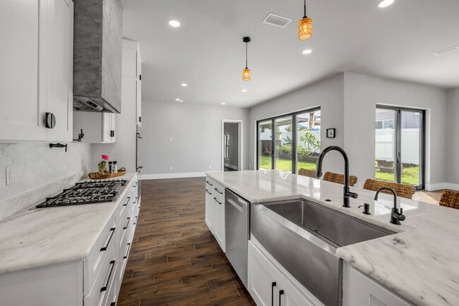 1707 N Peninsula Ave in New Smyrna Beach, FL - Building Photo - Building Photo