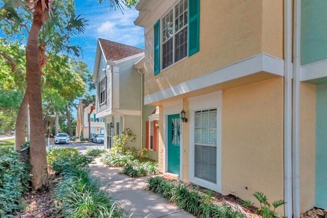 3396 W Wyoming Cir in Tampa, FL - Building Photo - Building Photo