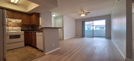 1455 E Katie Ave in Las Vegas, NV - Foto de edificio - Building Photo