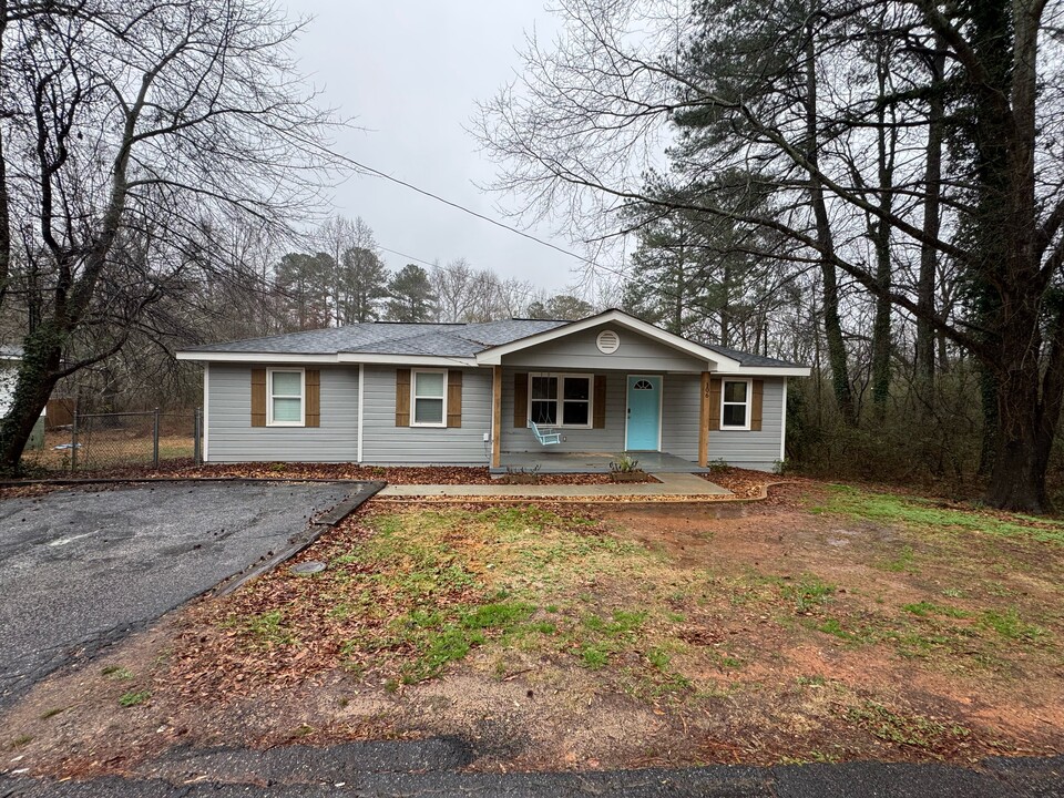 106 Mountain View Dr in Monroe, GA - Building Photo