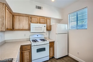 9050 W Warm Springs Rd in Las Vegas, NV - Building Photo