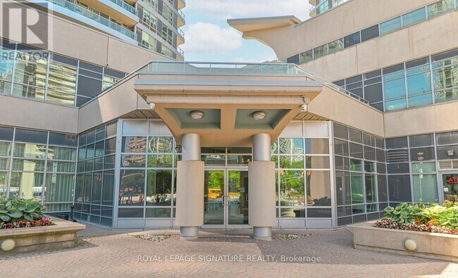 33 Elm Dr W in Mississauga, ON - Building Photo - Building Photo