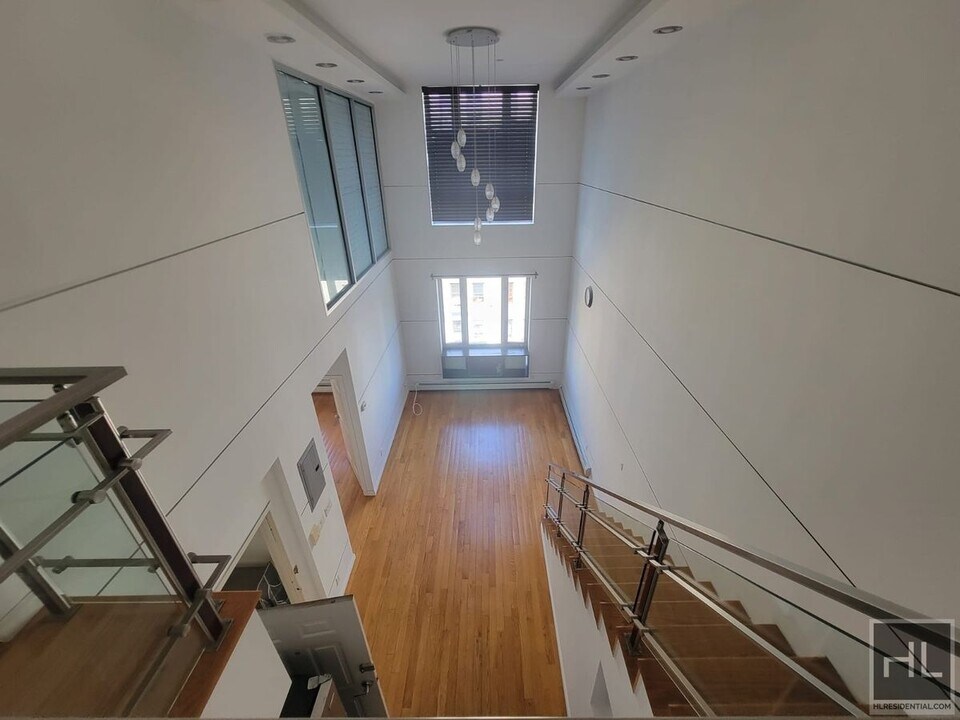 82-20 Britton Ave in Queens, NY - Building Photo