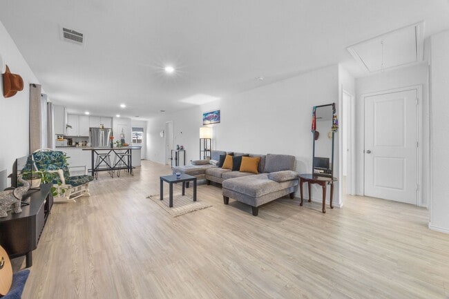 7415 Donkey Vly in San Antonio, TX - Building Photo - Building Photo