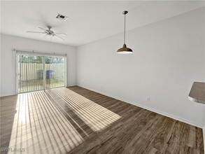 3612 Pine Oak Cir in Ft. Myers, FL - Foto de edificio - Building Photo