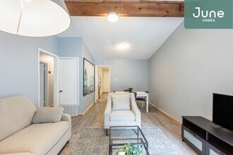 5402 Brompton Cir-Unit -B in Austin, TX - Building Photo - Building Photo