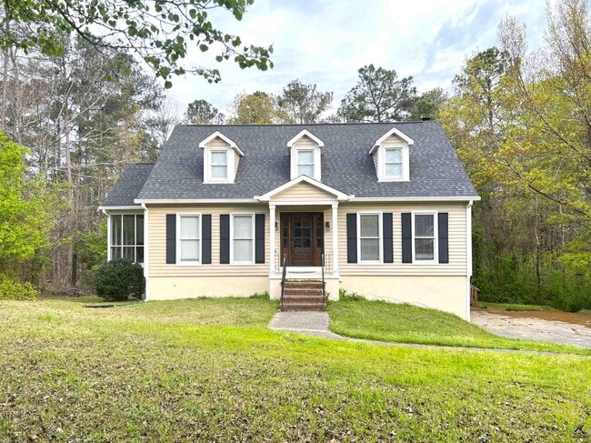 property at 492 River N Blvd