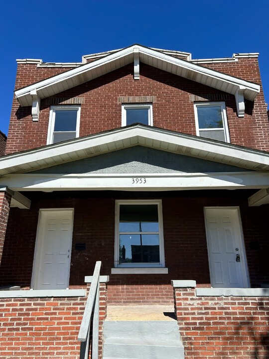 3953 Tholozan Ave in St. Louis, MO - Building Photo