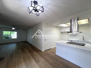 89 Del Vista Cir in Sacramento, CA - Building Photo - Building Photo