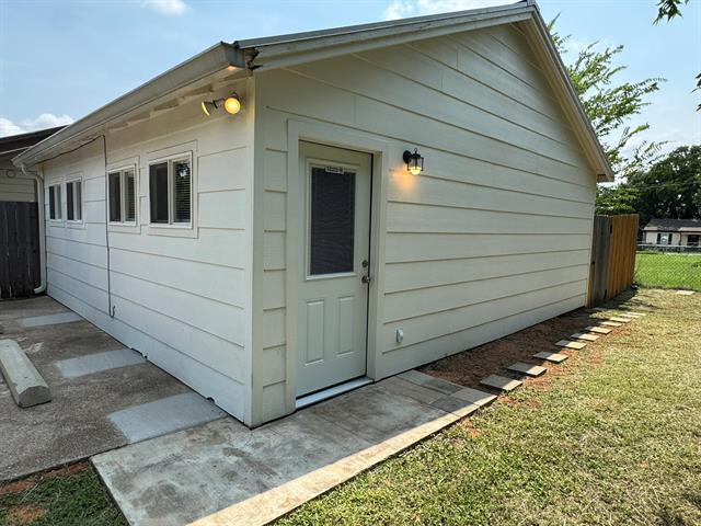 property at 320 W 6th St