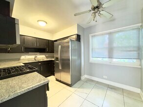 6947 S Jeffery Blvd in Chicago, IL - Building Photo - Building Photo