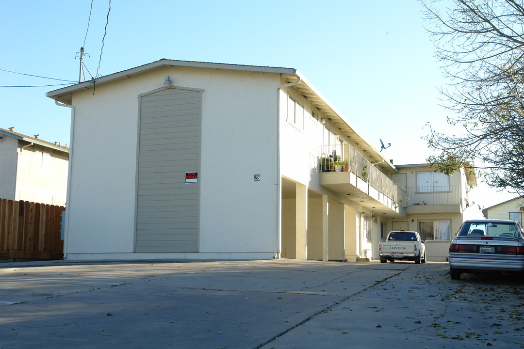 28 N Pearl St in Salinas, CA - Foto de edificio