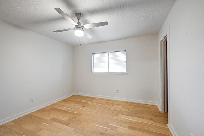 10118 Fernstone Ln
